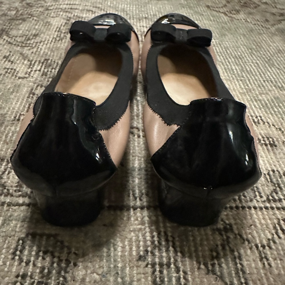 Salvatore Ferragamo Beige and Black Block Flats with Bows EUC 7.5 - Picture 7 of 9